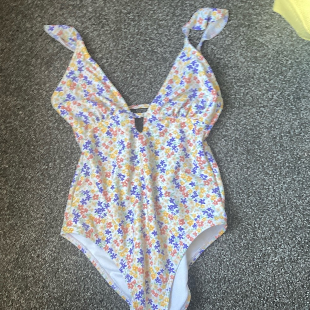 Target, shade and shore 4 to 6 swimsuit floral, one piece